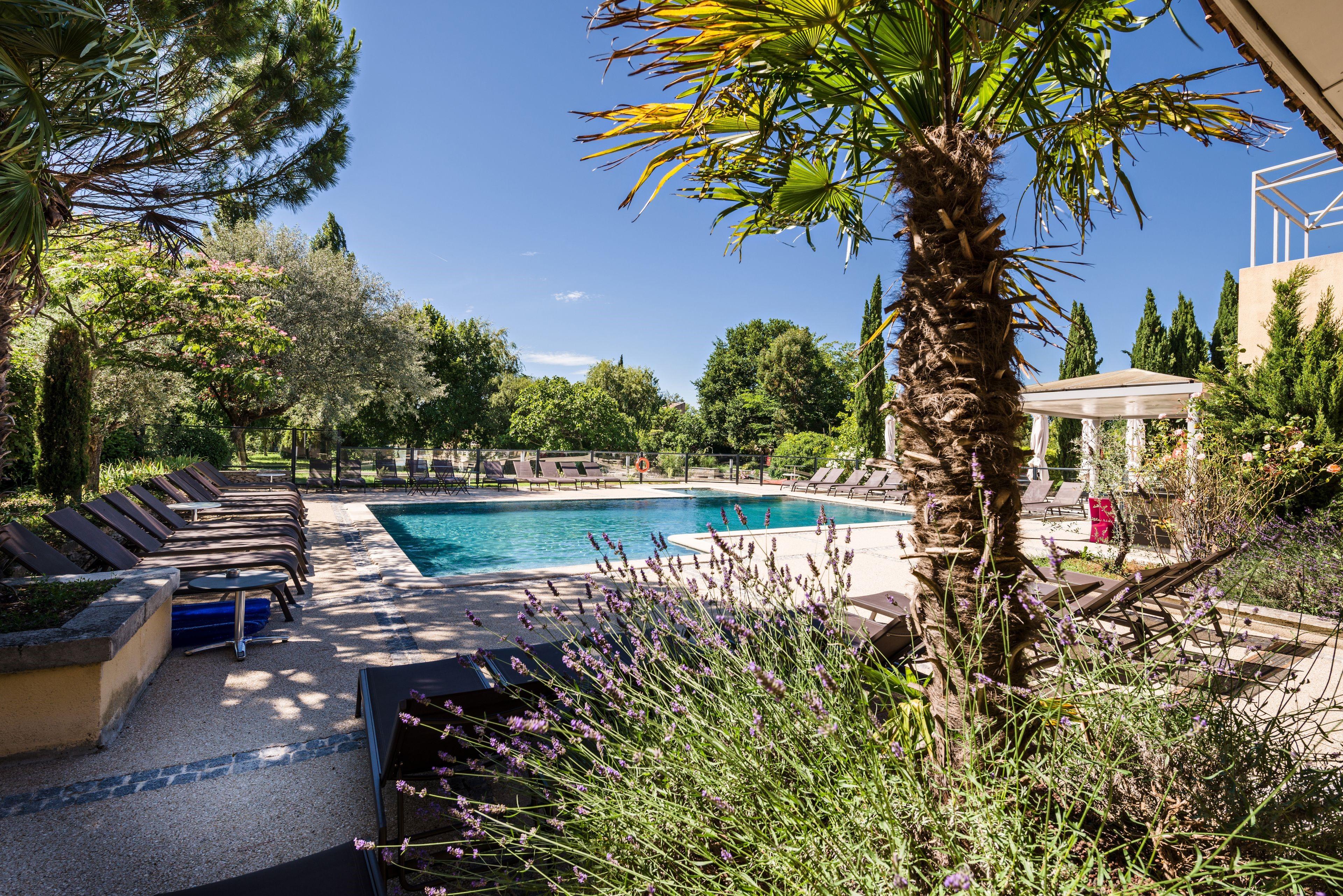 Sowell Hotels Domaine De La Petite Isle L'Isle-sur-la-Sorgue Exterior photo